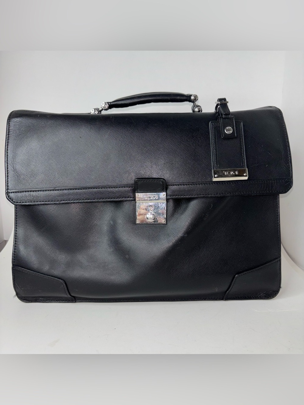 Tumi Astor Dorilton Slim Flap Briefcase Saffiano Black Leather Laptop Bag w/ Key
